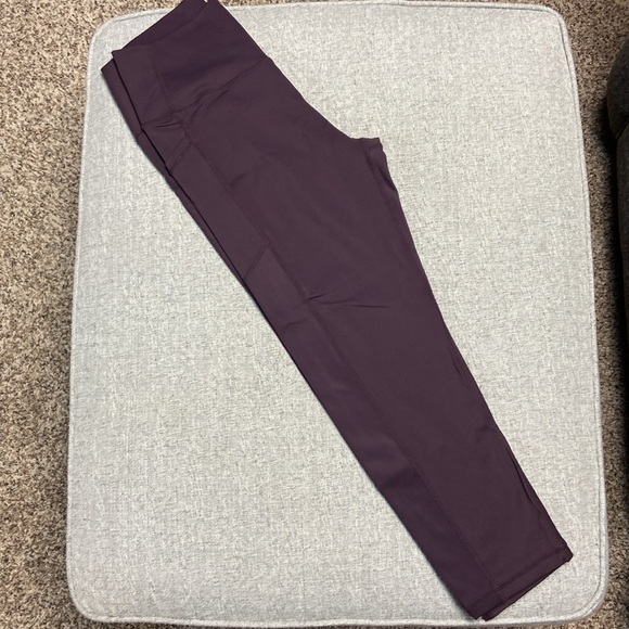 Zyia Plum Wine Capris Hi-rise Brilliant Leggings - Picture 2 of 5